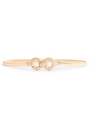 Ceinture fine en or avec un double nœud torsadé au centre, présentant une finition lisse et brillante sur fond blanc.