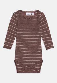 Brun og beige stripet langermet bodysuit, bomullsblanding, med blonder trimmet utringning og tre trykknapper nederst.