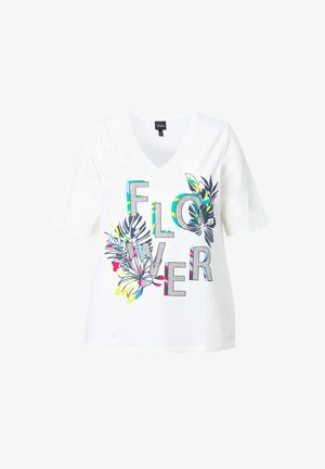 Camiseta de algodón blanca con cuello en V, que presenta un diseño gráfico floral en azul, verde, amarillo y rojo, con el texto "FLORES" en letras negritas.