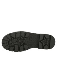 Suola di scarpa in gomma nera con scanalature profonde, caratterizzata da motivi a stella e scanalature di trazione per una migliore aderenza. La texture superficiale è decorata e durevole.