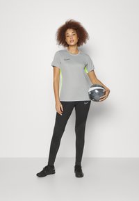 Nike Performance TOP BRANDED - T-shirt de sport - anthrazit
