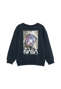 Marineblaues Sweatshirt mit einem großen Astronauten-Graphic und dem weißen Text "NASA" sowie einem bunten Galaxiemuster im Visier des Helms.