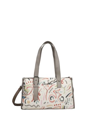 Borsa rettangolare beige con motivi astratti multicolore a pennellate, manici grigi e un piccolo charm circolare attaccato su un lato.