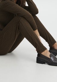 ICHI Tygbyxor - brown