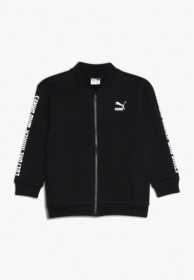 Giacca nera con zip realizzata in tessuto morbido. Presenta polsini a coste e un logo Puma bianco con testo sulle maniche. Design semplice e lineare.