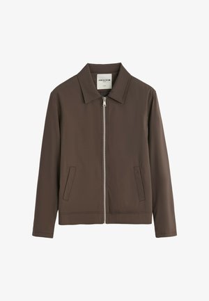 Veste marron pour homme avec col, fermeture éclair devant et deux poches latérales, présentée sur fond blanc.