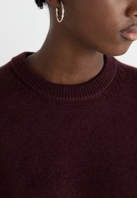 Gina Tricot CREW NECK - Trui - dark wine