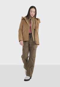 Aigle Korte frakker - camel