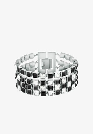 Cristalli quadrati neri e trasparenti su un bracciale argentato a più fili con una chiusura metallica, caratterizzato da finiture lucide e opache alternate.