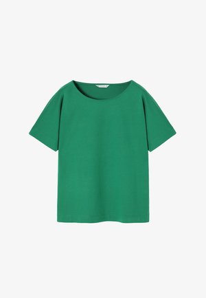 Roheline lühikeste varrukatega T-särk, mis on valmistatud puuvillast. Omab ümarat kaelust ja mugavat lõiget. Sile tekstuur, ilma nähtavate mustrite või aktsentideta.