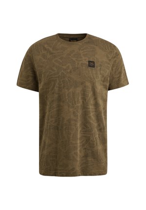 T-shirt à manches courtes vert olive avec un motif texturé de lignes et de formes, arborant un petit patch de logo noir sur la poitrine.