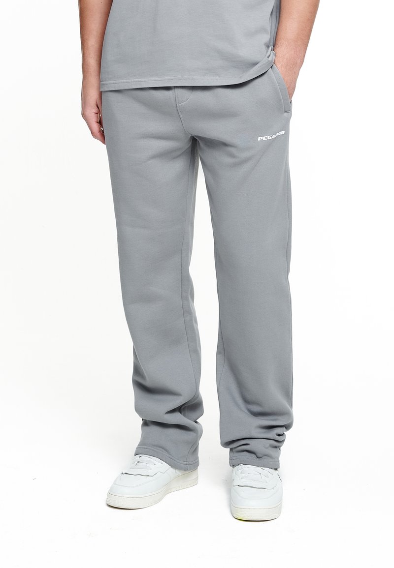 Pegador - LOGO WIDE PANTS - Spodnji deli trenirk - washed cool grey/white gum, Povečajte