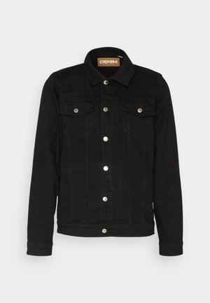 Zwarte spijkerjacket met een klassiek ontwerp, knoopsluiting aan de voorkant, twee borstzakken en contrasterende zilverkleurige hardware.