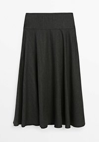 Jupe noire longueur genoux en ligne A avec large ceinture et tombé de tissu souple sur fond blanc.