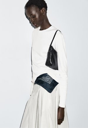 Massimo Dutti LONG SLEEVE WITH SEAM DETAIL - Langærmet T-shirt - white