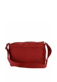 Borsa a spalla in tessuto rosso con tracolla regolabile, forma rettangolare, tasca frontale con zip e superficie testurizzata. Design semplice e funzionale.