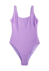 Fioletowy jednoczęściowy strój kąpielowy wykonany z teksturowanej tkaniny o prążkowanym wzorze, z szerokimi ramiączkami i wysokim wycięciem na nogi.