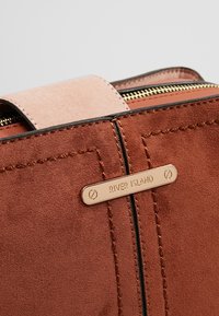 River Island Borsa a tracolla - beige