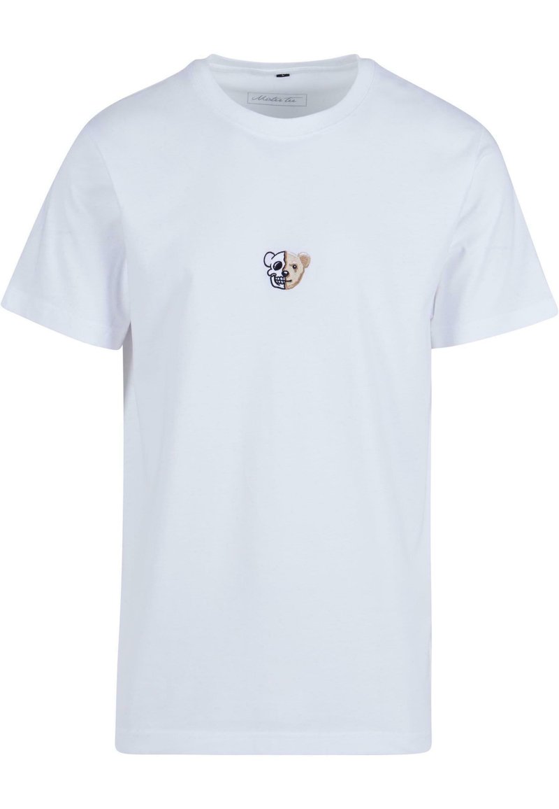 Witte katoenen T-shirt met een klein geborduurd ontwerp van een halve schedel en een halve berenkop, ronde halslijn en korte mouwen.