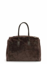 Brun pels tote bag med glatte, mørkebrune læderhåndtag. Har en lynlås lukning og en lille læderdetalje på siden.