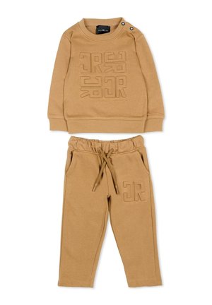 Langarmig sweatshirts in tan kleur en bijpassende broek met geperst "JR" logo, elastische taille met trekkoord en knoopdetails op de schouder.