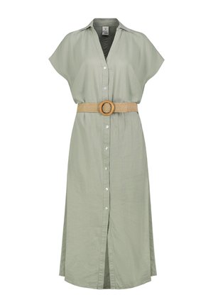 Hellgrünes Midi-Hemdkleid mit kurzen Ärmeln, durchgeknöpfter Vorderseite, kragenförmigem Ausschnitt und einem beigen Gürtel mit runder Schnalle.