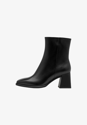 Tamaris, STIEFELETTE - Stiefelette - black leather
