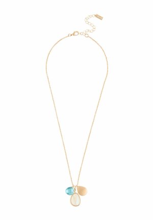 Goldene Halskette mit drei Anhängern: blauer facettierter Edelstein, goldener Tropfen und weißer Perlmutt-Tropfen in goldenem Rahmen.