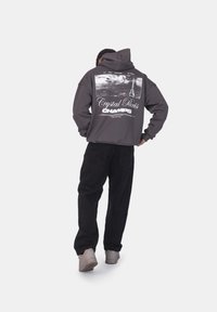 CRYSTAL PARIS Mikina s kapucí - volcano grey
