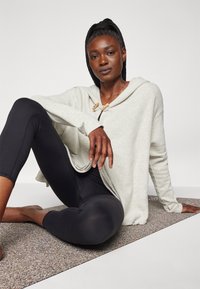 Yogasearcher Jakna od flisa - light grey