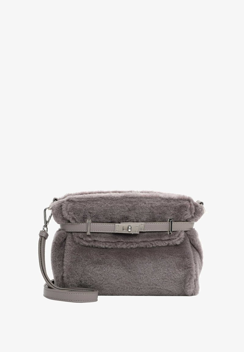 Graue plüschige Handtasche mit weicher, strukturierter Oberfläche, rechteckiger Form, verstellbarem Schulterriemen und einem auffälligen metallischen Verschlussdetail.