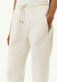 comma casual identity JOG - Tracksuit bottoms - helles beige