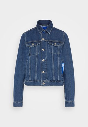 Denim jacket in dark blue with a cropped design, button closure, two chest pockets, and branded tag on the side. Classic stitching details.