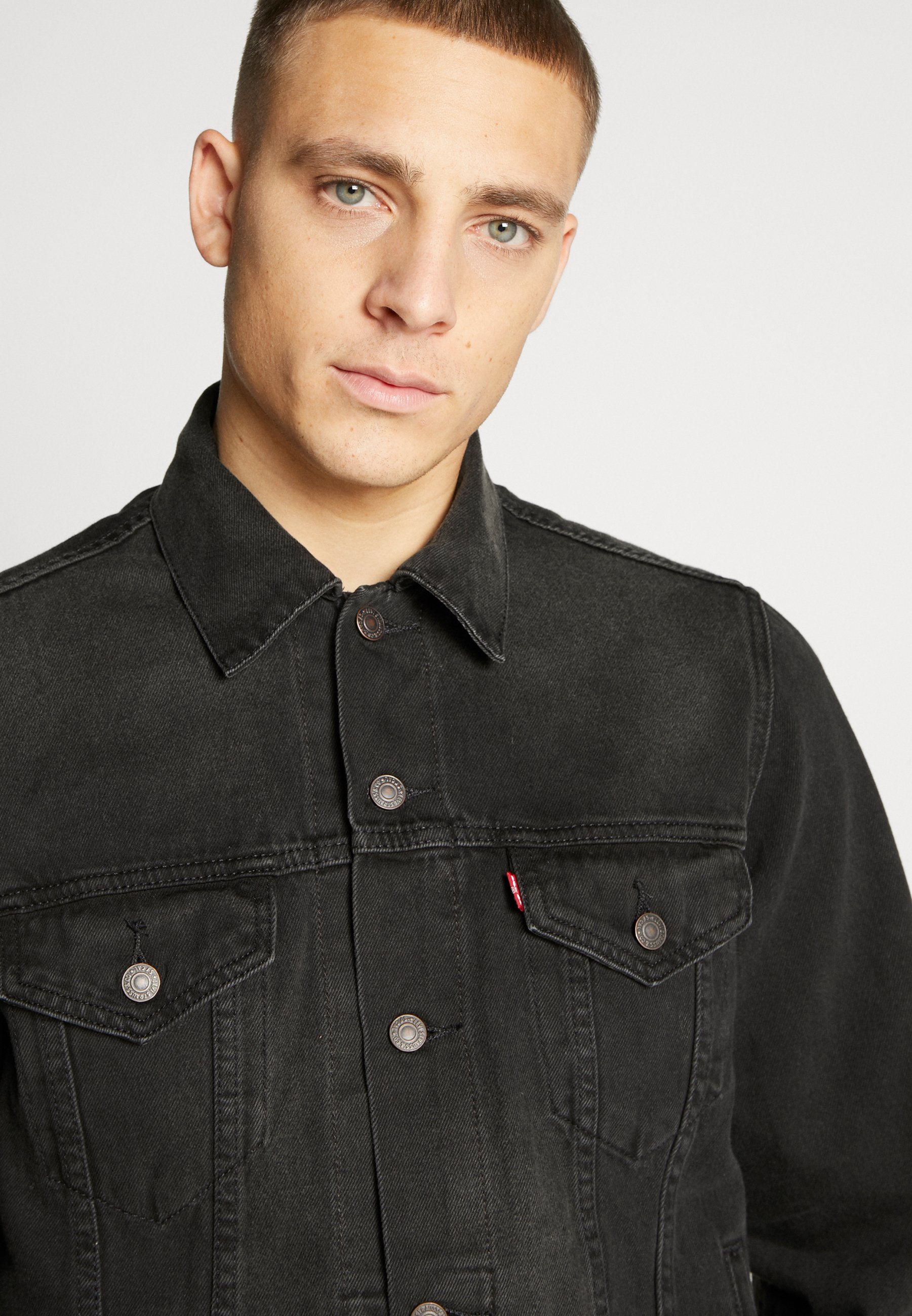 Levi's® VINTAGE FIT TRUCKER UNISEX - Spijkerjas - black/Zwart  denim/blackdenim - Zalando.nl