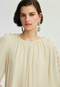 Touché Privé WITH PEARL BUTTON DETAIL - Maxi-jurk - cream