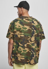 Southpole Marškinėliai su spaudiniu - korean camo