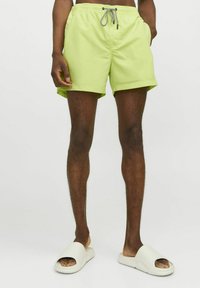 Jack & Jones JPSTFIJI JJSWIM SOLID  - Shorts da mare - wild lime