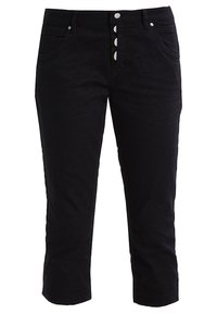 Mustat lyhyet housut keskikorkealla vyötäröllä, kolme näkyvää hopeista nappia ja etutaskut.