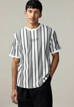 Next REGULAR FIT - VERTICAL STRIPE - Print T-shirt - grey white