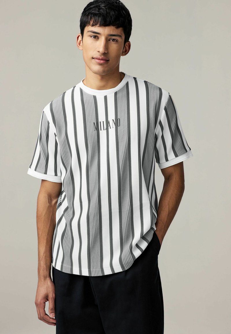 Next REGULAR FIT - VERTICAL STRIPE - T-shirts print - grey white