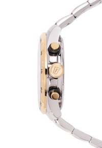 Kronografo laikrodis su sidabriniu nerūdijančio plieno dirželiu, auksine akcentuota rėmo juosta ir juodais paspaudimo mygtukais, bei tekstūruota paviršiumi ant vainiko.