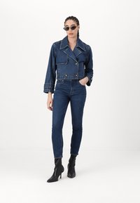Abercrombie & Fitch Traper jakna - medium