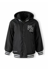 Veste noire avec capuche, fermeture à boutons, poches latérales et accents rayés blancs aux poignets et à l'ourlet. Présente un logo blanc sur le devant.