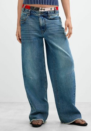 Desigual, PANTS - JEANS PANTS . - Avar lõikega teksad - blue