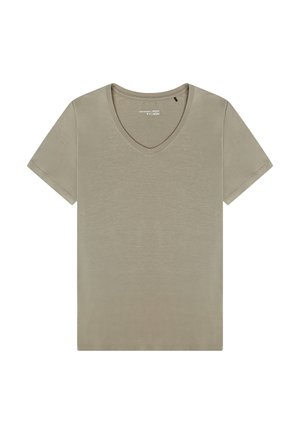 Hellbraunes Kurzarm-V-Ausschnitt-T-Shirt mit genähten Säumen, flach auf weißem Hintergrund ausgebreitet.