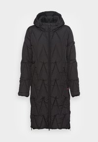 Manteau matelassé noir avec capuche, fermeture éclair et motif matelassé en losange. Comprend des poches latérales et un cordon de serrage réglable à l'ourlet.