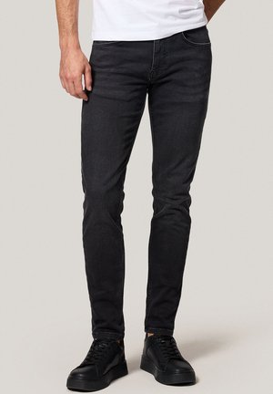 - Jeansy Slim Fit