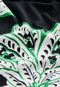 Next WIDE STRAP TUMMY CONTROL - Bikiniöverdel - black green leaf print