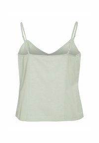 Top sin mangas de color verde claro, con tirantes ajustables, escote recto y una tela suave y texturizada. Presenta un diseño simple y de corte recto.