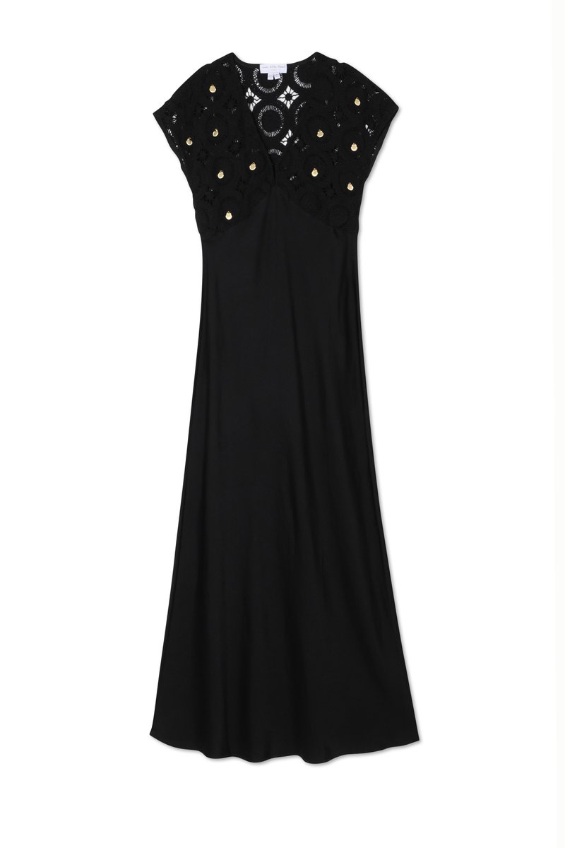 Schwarzes Kleid mit einem Spitzenoberteil im Blumenmuster und goldenen Akzenten. Kurze Ärmel und ein fließendes Rockdesign. Weicher, strukturierter Stoff.